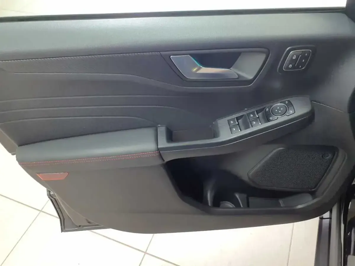 Gebraucht Ford Kuga ST-Line X 150 PS (110 kW) 2025 Agate black metallic SUV