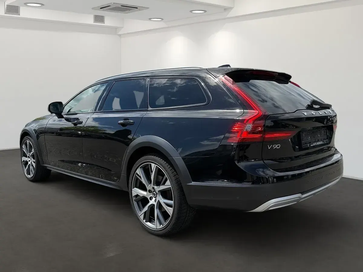 Gebraucht Volvo V90 CC Plus 197 PS (144 kW) 2023 Schwarz metallic Kombi