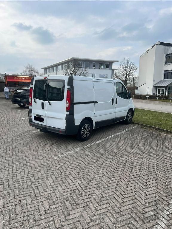 Gebraucht Renault Trafic 115 PS (84 kW) 2011 Weiß Van / Kleinbus