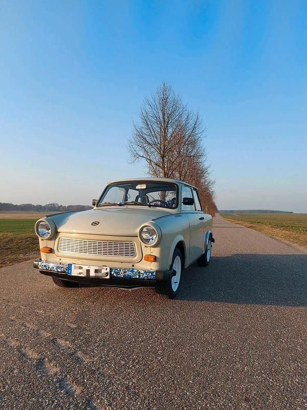 Andere farben Gebraucht 1988 Trabant 601 Limousine | 3.500 € - Bild 1/4