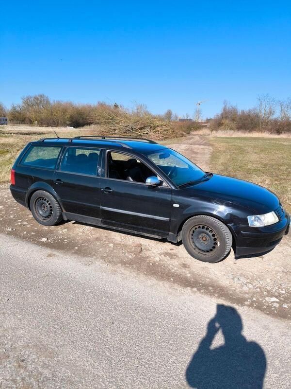 Schwarz Gebraucht 1999 VW Passat Highline Kombi | 1.000 € (Superpreis) - Bild 1/4