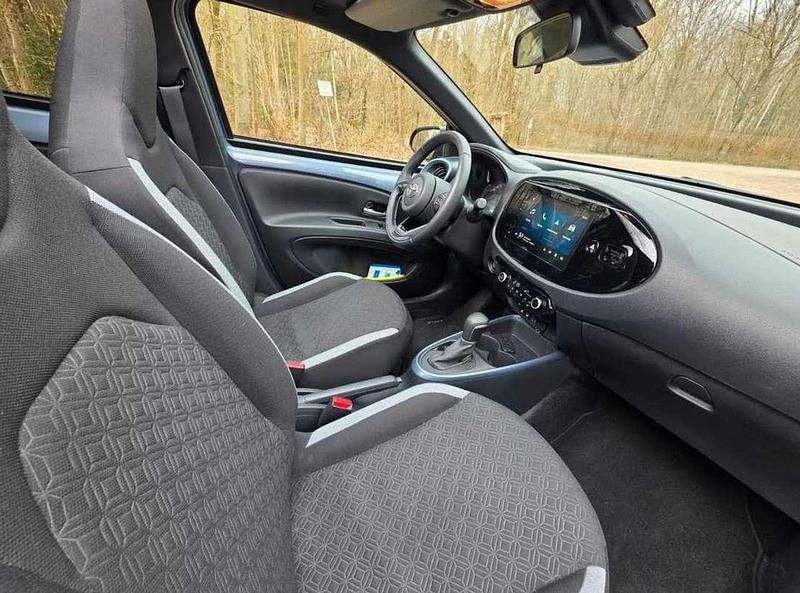 Gebraucht Toyota Aygo X Team 72 PS (52 kW) 2024 Grau SUV