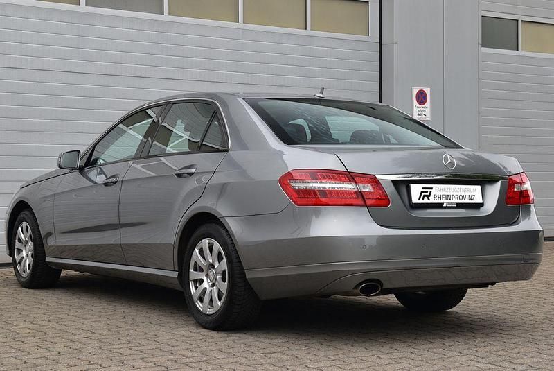 Second-hand Mercedes E250 204 CP (150 kW) 2010 Argintiu Berlinǎ