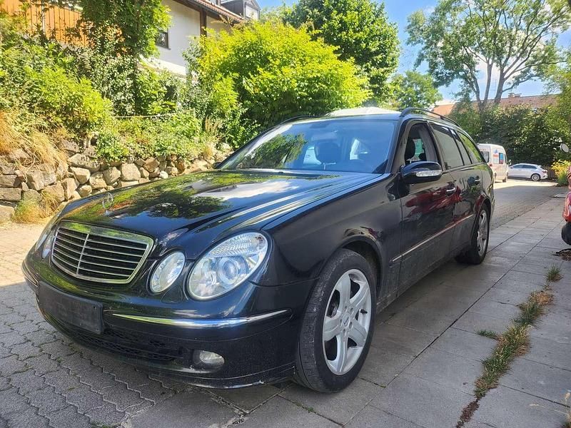 Schwarz Gebraucht 2005 Mercedes E280 Avantgarde Kombi | 3.750 € (Fairer Preis) - Bild 1/4