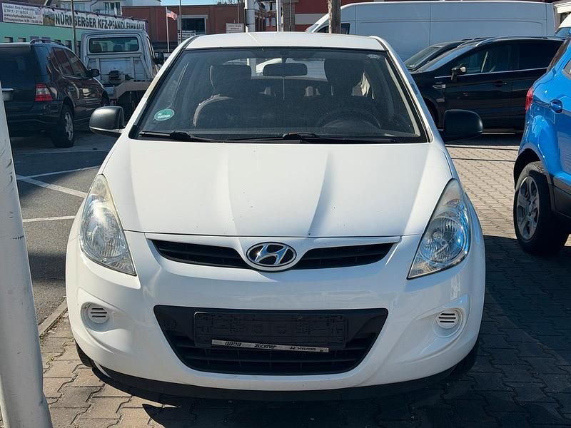 Gebraucht Hyundai i20 77 PS (56 kW) 2012 Weiß Kleinwagen