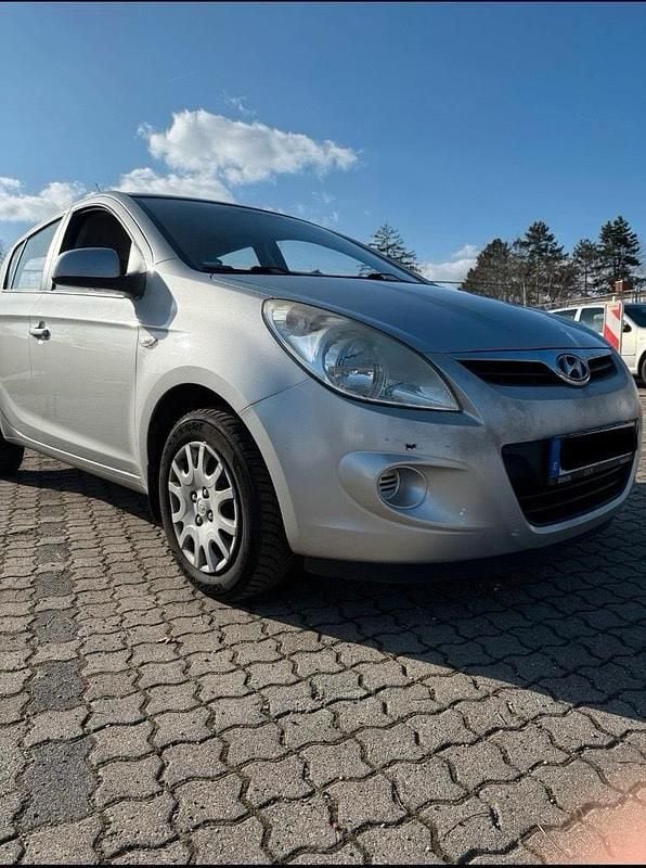 Gebraucht Hyundai i20 77 PS (56 kW) 2010 Grau Kleinwagen