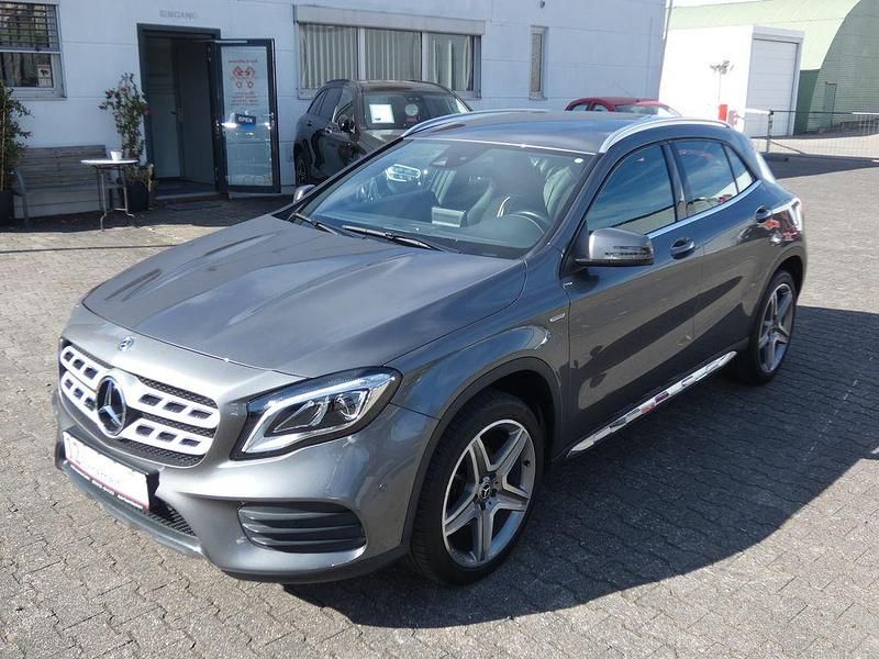 Gebraucht Mercedes GLA180 AMG line 122 PS (89 kW) 2017 Mountaingrau  met. SUV