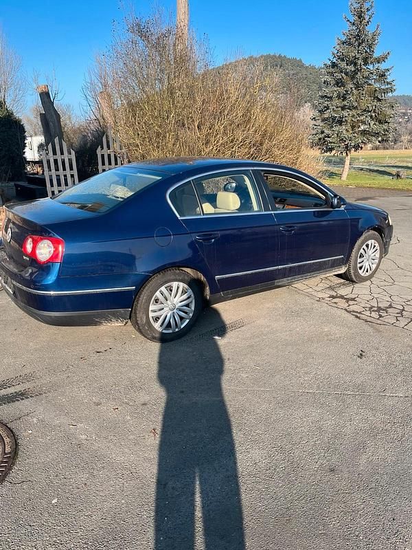 Blau Gebraucht 2005 VW Passat Limousine | 2.200 € (Guter Preis) - Bild 1/4