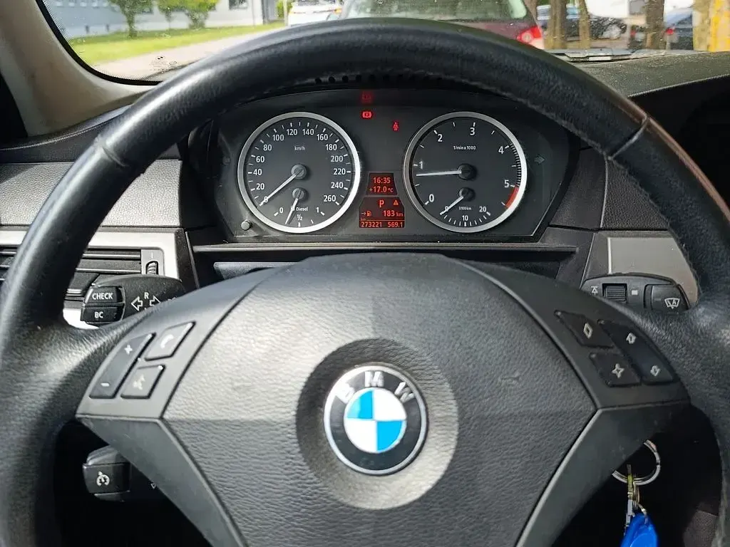 Gebraucht BMW 530 231 PS (169 kW) 2007 Silber Kombi