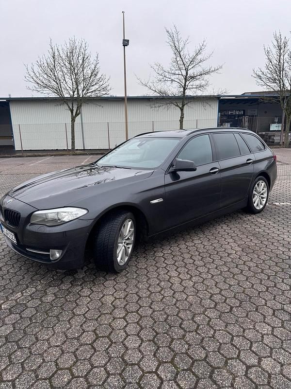 Gebraucht BMW 530 258 PS (189 kW) 2012 Braun Limousine