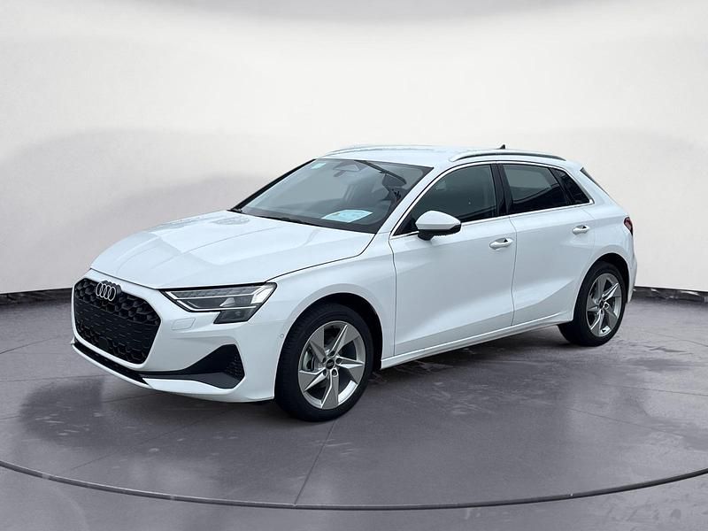 Weiß Gebraucht 2025 Audi A3 Sportback Ambiente Limousine | 28.990 € (Guter Preis) - Bild 1/4