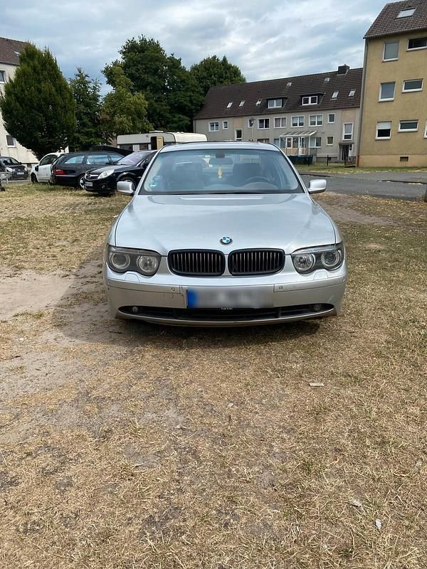 Grau Gebraucht 2002 BMW 745 Limousine | 2.500 € (Superpreis) - Bild 1/4