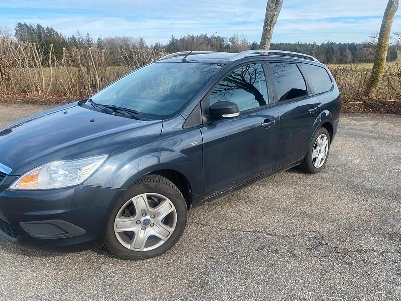 Gebraucht Ford Focus 115 PS (84 kW) 2010 Grau Kombi