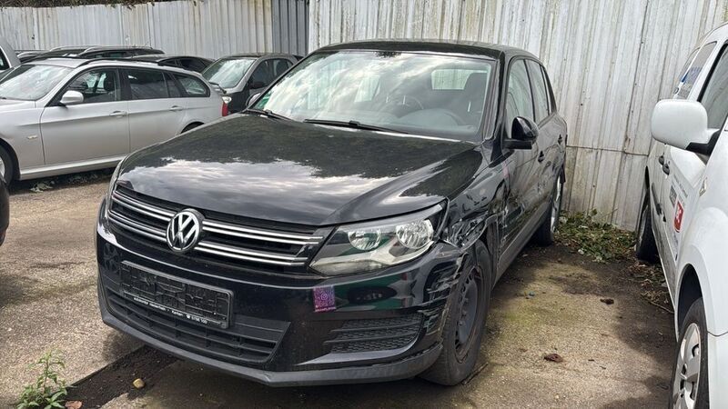 Schwarz Gebraucht 2016 VW Tiguan Trendline SUV | 6.000 € - Bild 1/4