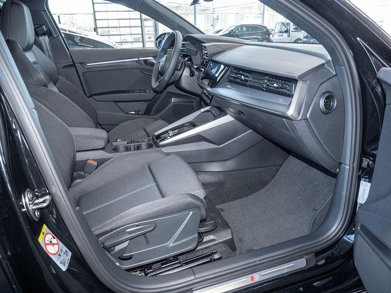Gebraucht Audi A3 S-Line 110 PS (80 kW) 2024 Mythosschwarz metallic Limousine