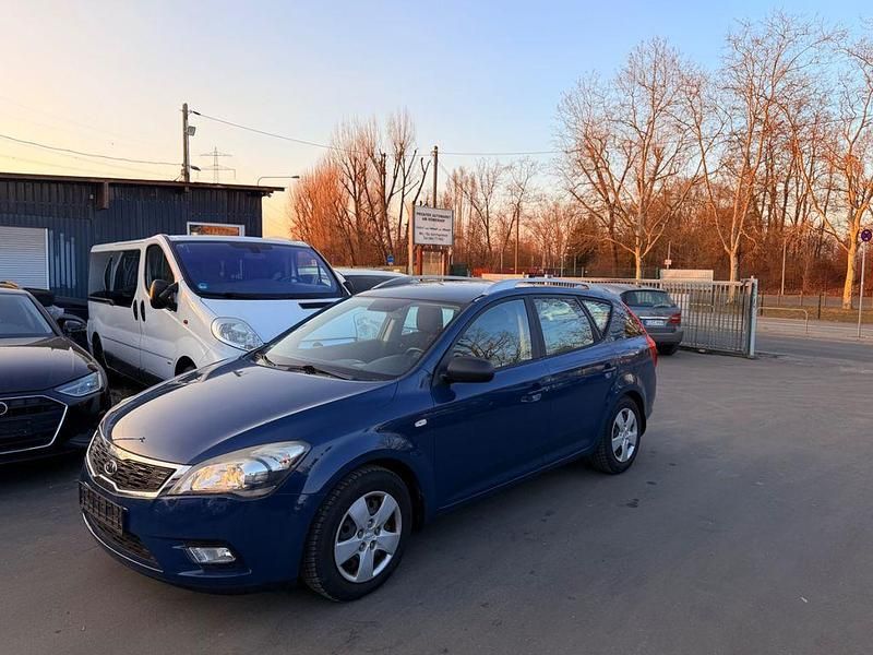 Gebraucht Kia Ceed 105 PS (77 kW) 2011 Blau Kleinwagen