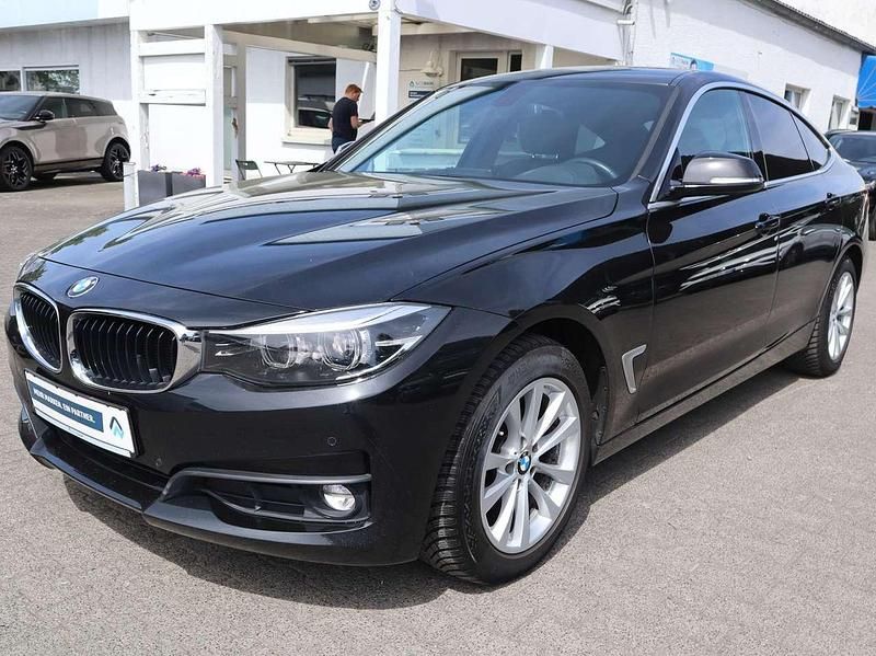 Second-hand BMW 320 Advantage 190 CP (139 kW) 2017 Negru Hatchback