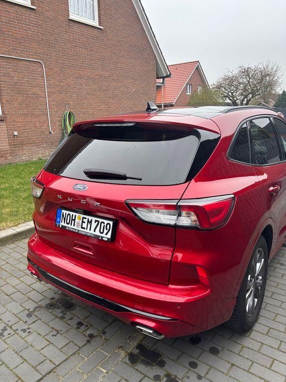 Gebraucht Ford Kuga ST-Line 150 PS (110 kW) 2021 Rot SUV