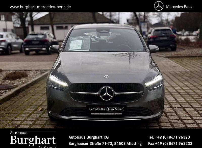 Gebraucht Mercedes B200 Advanced 163 PS (119 kW) 2024 Grau Van / Kleinbus