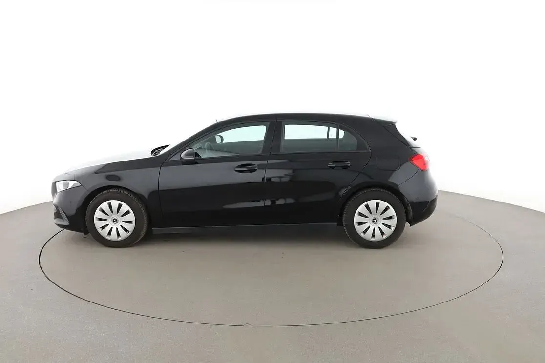 Gebraucht Mercedes A180 116 PS (85 kW) 2019 Schwarz Limousine