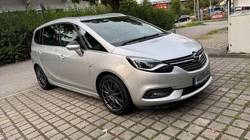 Second-hand Opel Zafira Tourer 194 CP (142 kW) 2018 Argintiu Monovolum