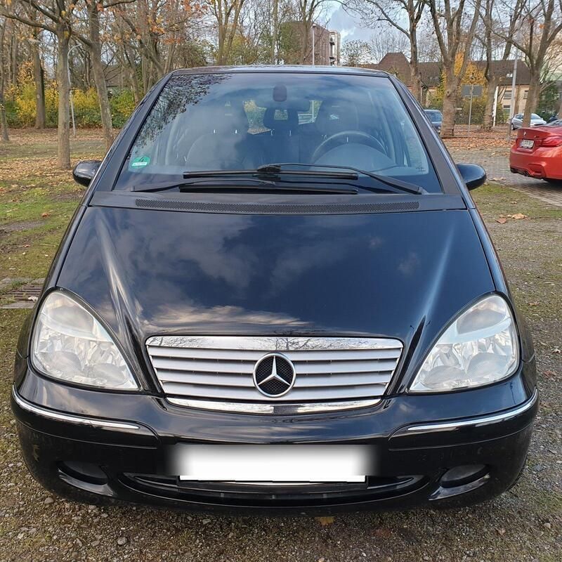 Schwarz Gebraucht 2002 Mercedes A140 Elegance Kleinwagen | 3.499 € - Bild 1/4