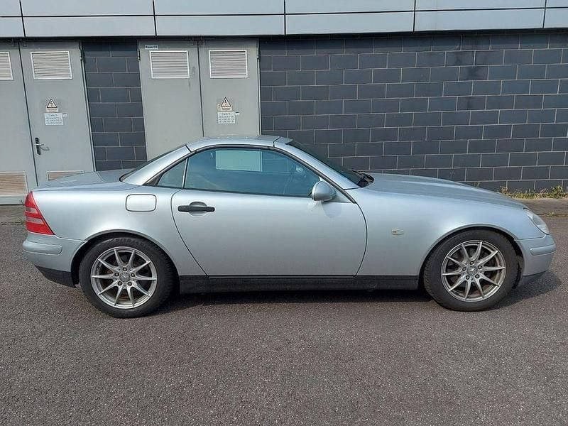 Gebraucht Mercedes SLK230 193 PS (141 kW) 1999 Silber Cabrio