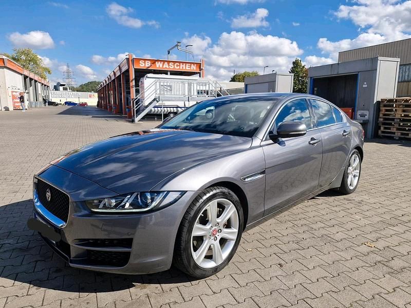 Grau Gebraucht 2016 Jaguar XE Prestige Limousine | 11.999 € (Guter Preis) - Bild 1/4