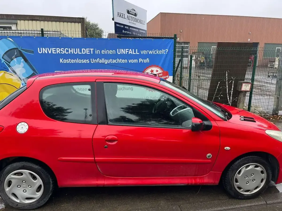 Gebraucht Peugeot 206 68 PS (50 kW) 2012 Rot Kleinwagen