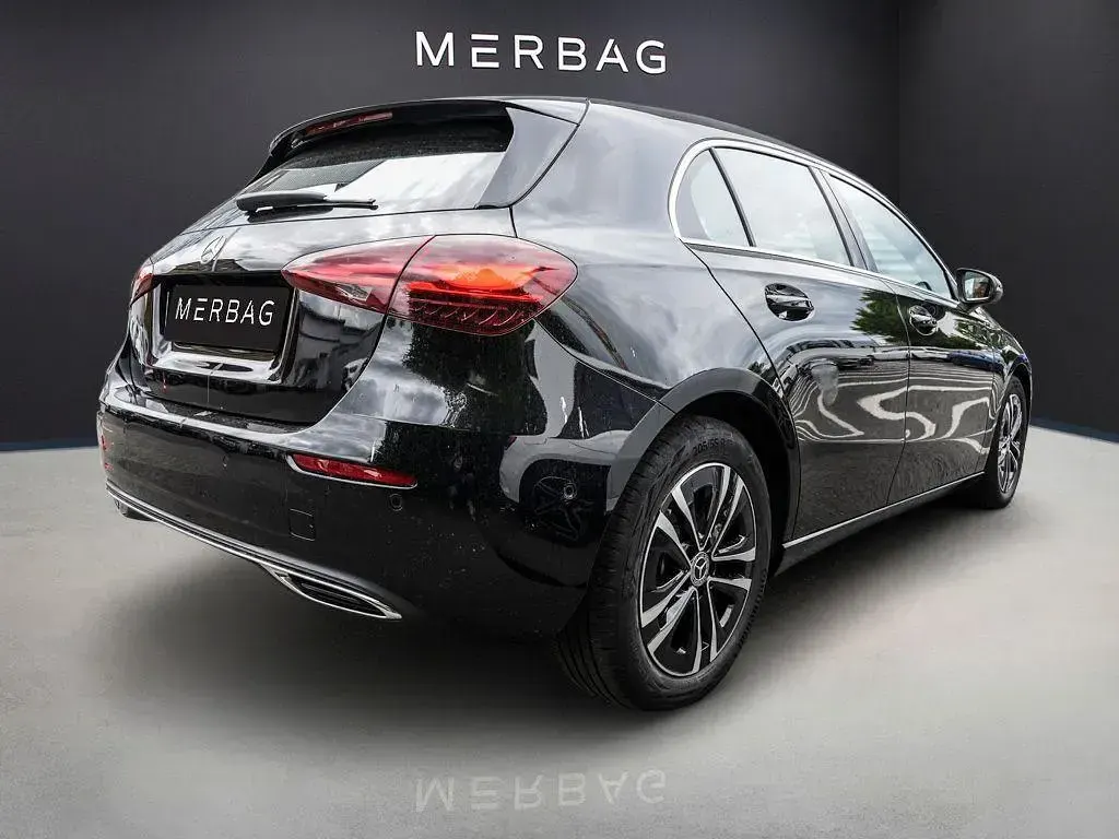 Gebraucht Mercedes A180 Advanced 136 PS (100 kW) 2024 Kosmosschwarz Limousine