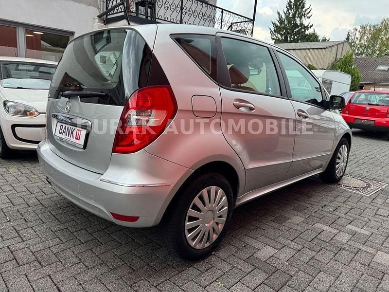 Gebraucht Mercedes A160 95 PS (69 kW) 2011 Silber Limousine