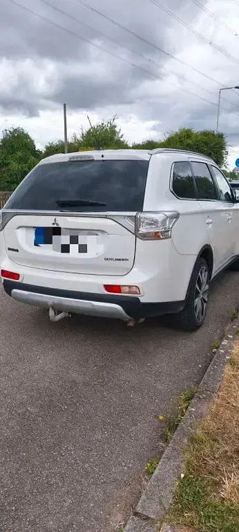 Gebraucht Mitsubishi Outlander Classic Collection Plus 150 PS (110 kW) 2015 Weiß SUV