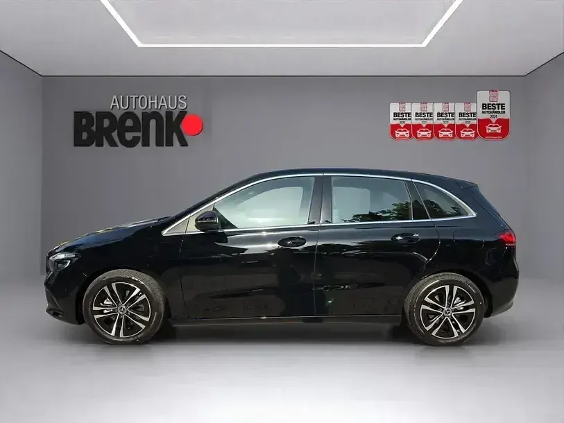 Neu Mercedes B180 136 PS (100 kW) 2025 Nightblack Kleinwagen