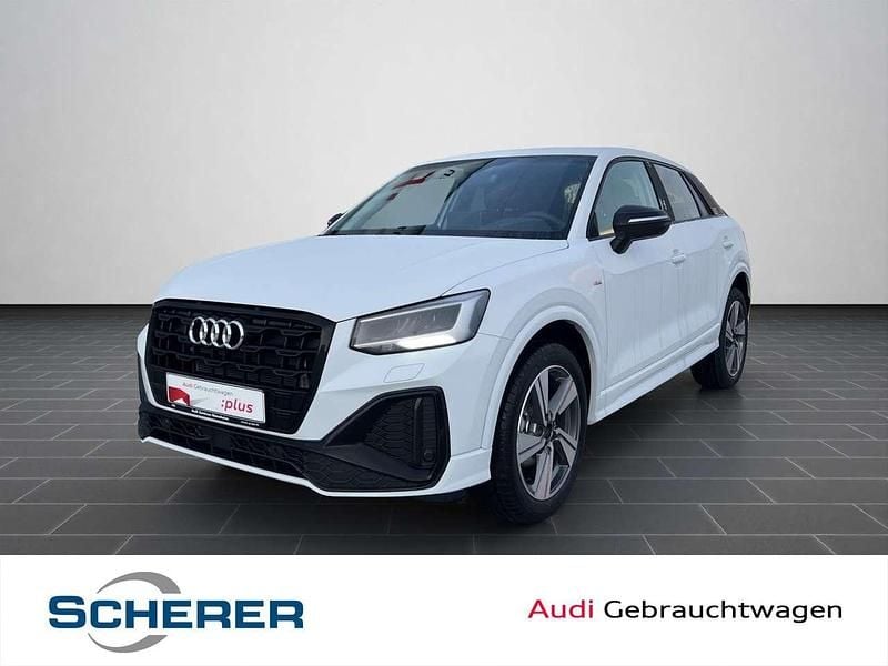 Gletscherweiß metallic (metallic) Neu 2025 Audi Q2 Ambiente SUV | 33.900 € (Guter Preis) - Bild 1/4