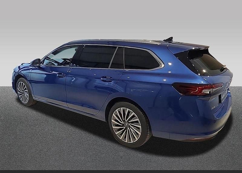 Neu Skoda Superb LAURIN & KLEMENT 150 PS (110 kW) 2026 Blau Kombi