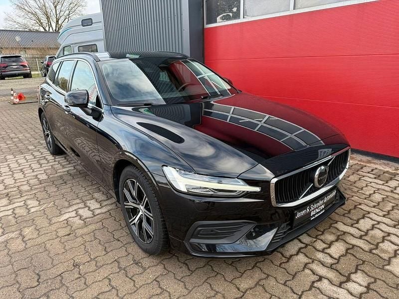Gebraucht Volvo V60 Core 197 PS (144 kW) 2023 Onyx black Kombi