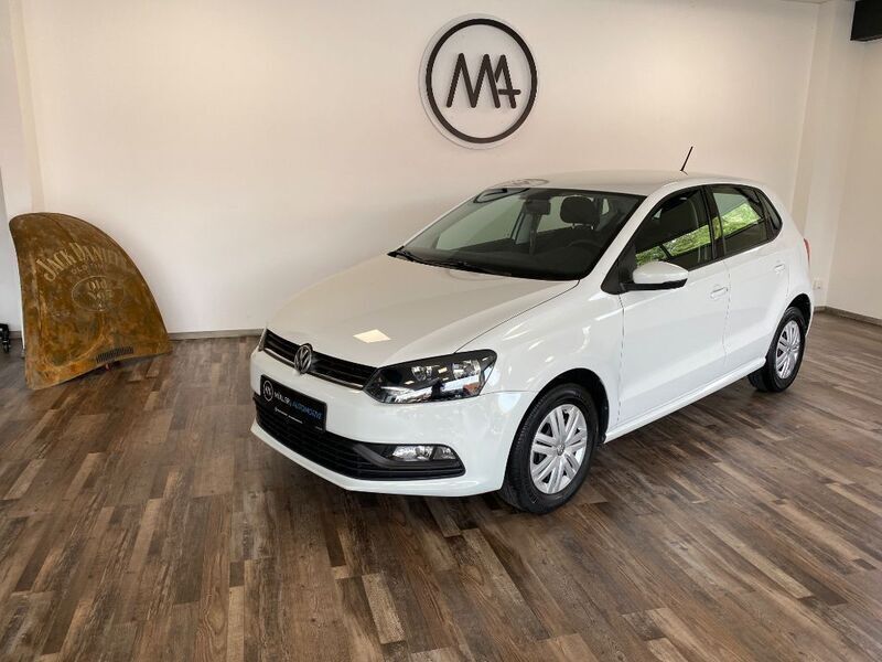 Weiß Gebraucht 2015 VW Polo Trendline Kleinwagen | 8.990 € (Fairer Preis) - Bild 1/4