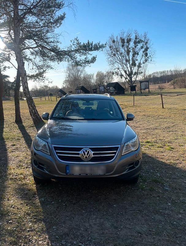 Grau Gebraucht 2010 VW Tiguan SUV | 5.000 € (Fairer Preis) - Bild 1/4
