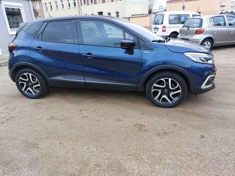 Gebraucht Renault Captur Bose Edition 131 PS (96 kW) 2019 Blau rqq + schwarz gne (metallic) SUV