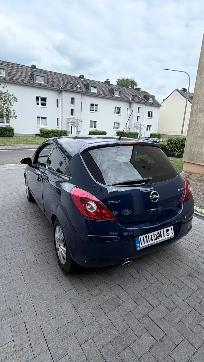Używany Opel Corsa 87 KM (63 kW) 2011 Niebieski Hatchback