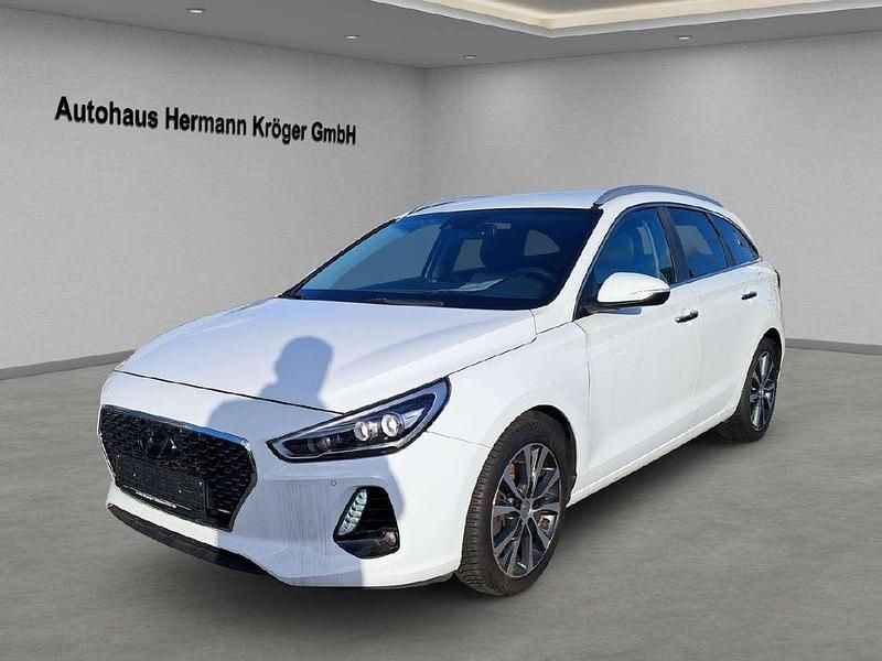 Gebraucht Hyundai i30 Premium 140 PS (102 kW) 2017 Polar white / sol Kombi