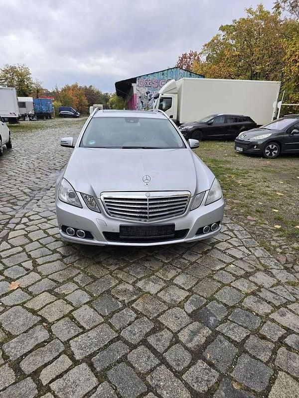 Grau Gebraucht 2011 Mercedes E220 Kombi | 4.999 € (Superpreis) - Bild 1/4