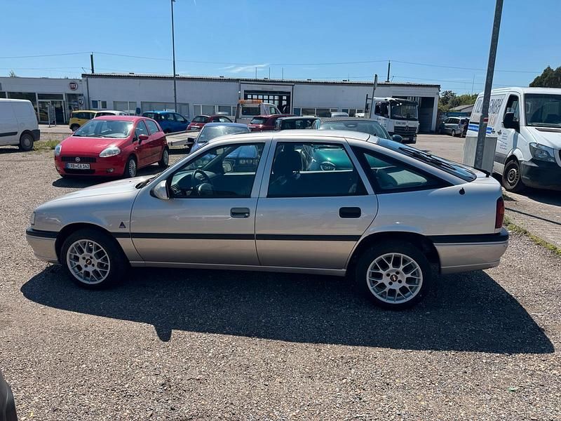 Gebraucht Opel Vectra 75 PS (55 kW) 1993 Gold Limousine