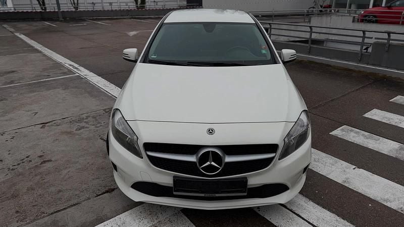 Gebraucht Mercedes A180 122 PS (89 kW) 2017 Weiß Limousine