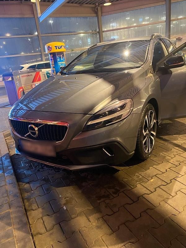 Gebraucht Volvo V40 CC Momentum 190 PS (139 kW) 2016 Grau Kombi