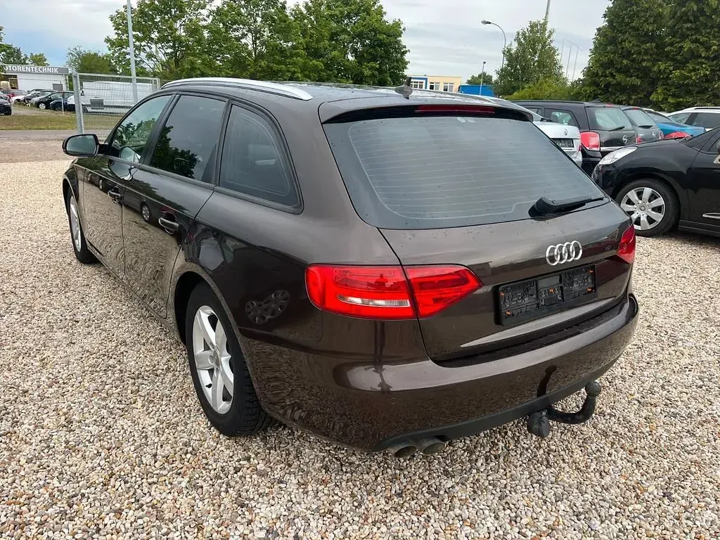 Gebraucht Audi A4 Attraction 143 PS (105 kW) 2011 Braun Kombi