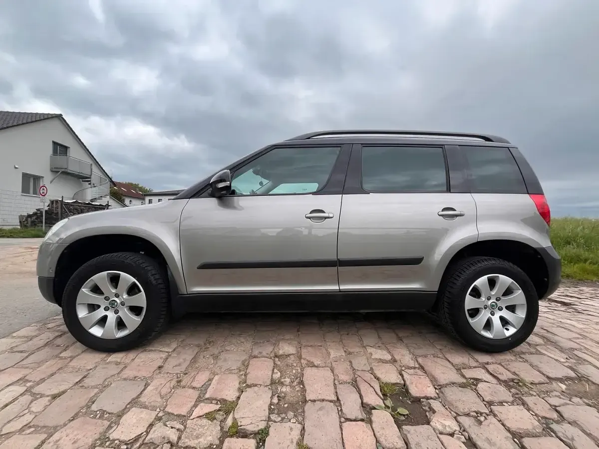 Gebraucht Skoda Yeti 140 PS (102 kW) 2012 Beige SUV