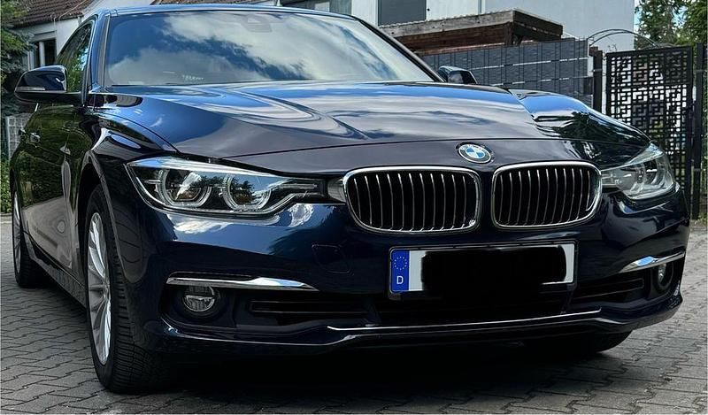 Blau Gebraucht 2015 BMW 330 Limousine | 22.200 € (Fairer Preis) - Bild 1/4