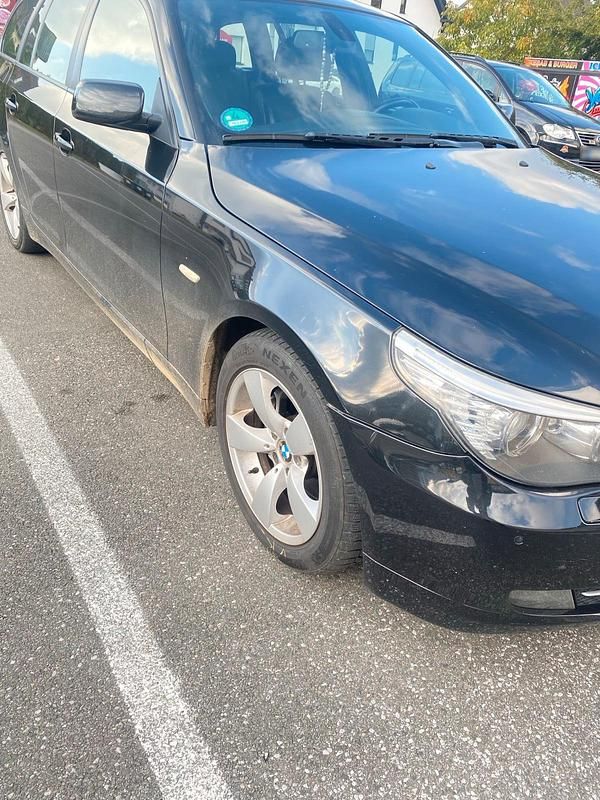 Gebraucht BMW 525 197 PS (144 kW) 2008 Schwarz Kombi