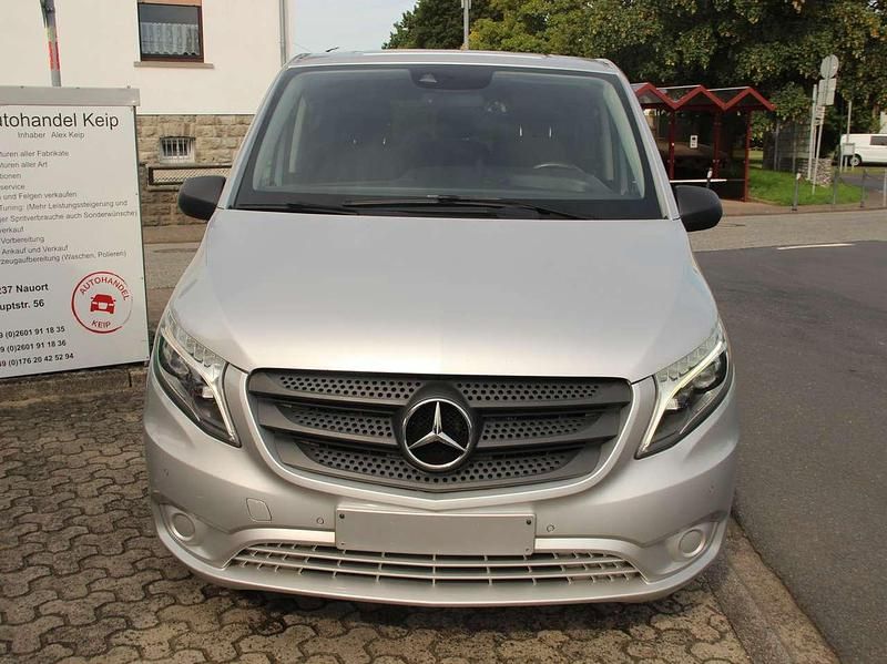 Brillantsilber metallic Gebraucht 2014 Mercedes Vito Van / Kleinbus | 14.990 € (Teuer) - Bild 1/4